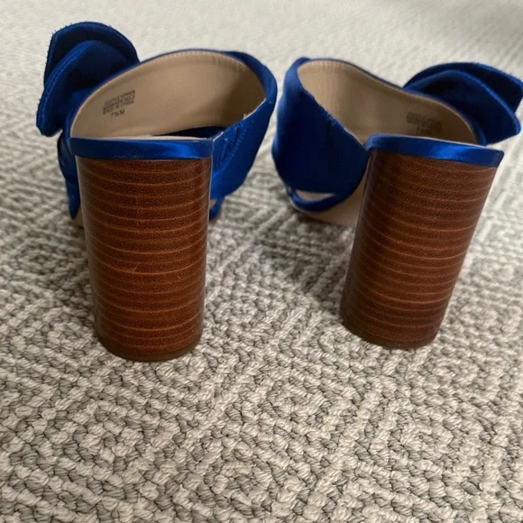 Ann Taylor Royal Blue Satin Bow Sandals - Picture 4 of 6